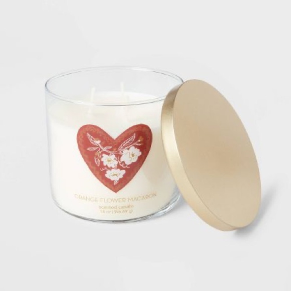 NEW Beautiful Valentine’s Day anniversary heart macaroon scented candle Target